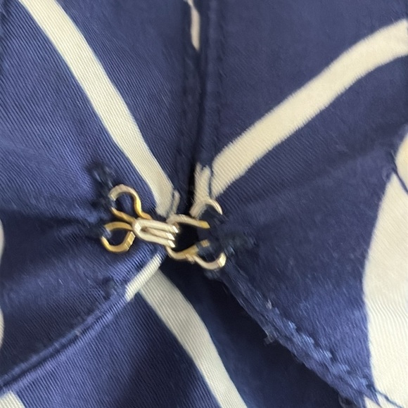 Elizabeth McKay Silk & Cotton Split Neck Long Sleeve Chevron on Navy Blouse - 6 - Picture 7 of 9